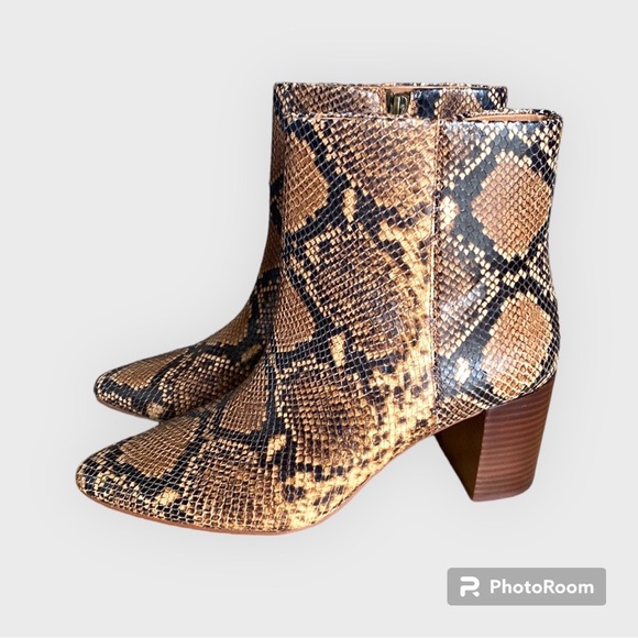 ❌SOLD❌The Fiona Boot in Snake Embossed Leather - Picture 6 of 14